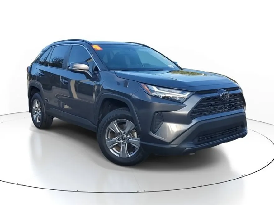 2024 Toyota RAV4 XLE photo 1