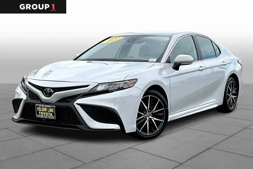 2022 Toyota Camry SE photo 1
