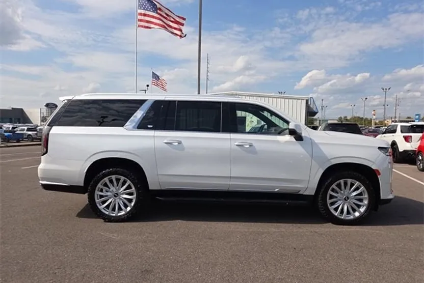 2023 Cadillac Escalade ESV Luxury photo 1
