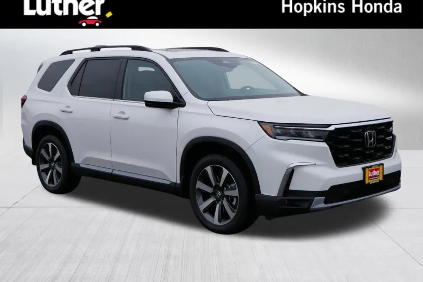 2025 Honda Pilot Touring photo 1