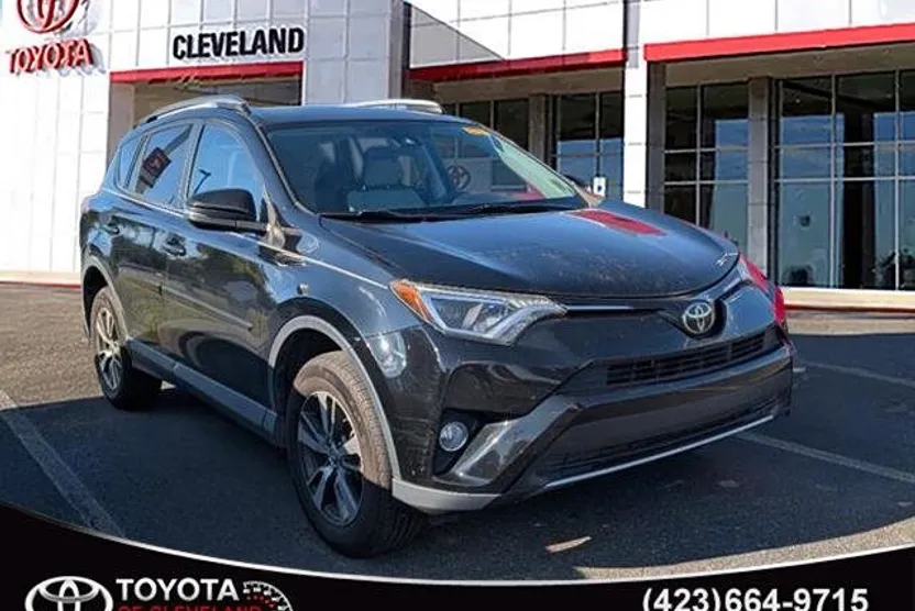 2018 Toyota RAV4 XLE photo 1