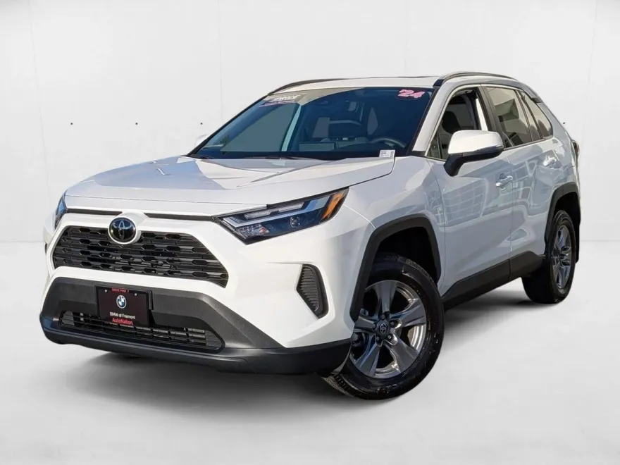 2024 Toyota RAV4 XLE photo 1