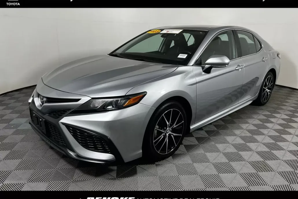 2023 Toyota Camry SE photo 1