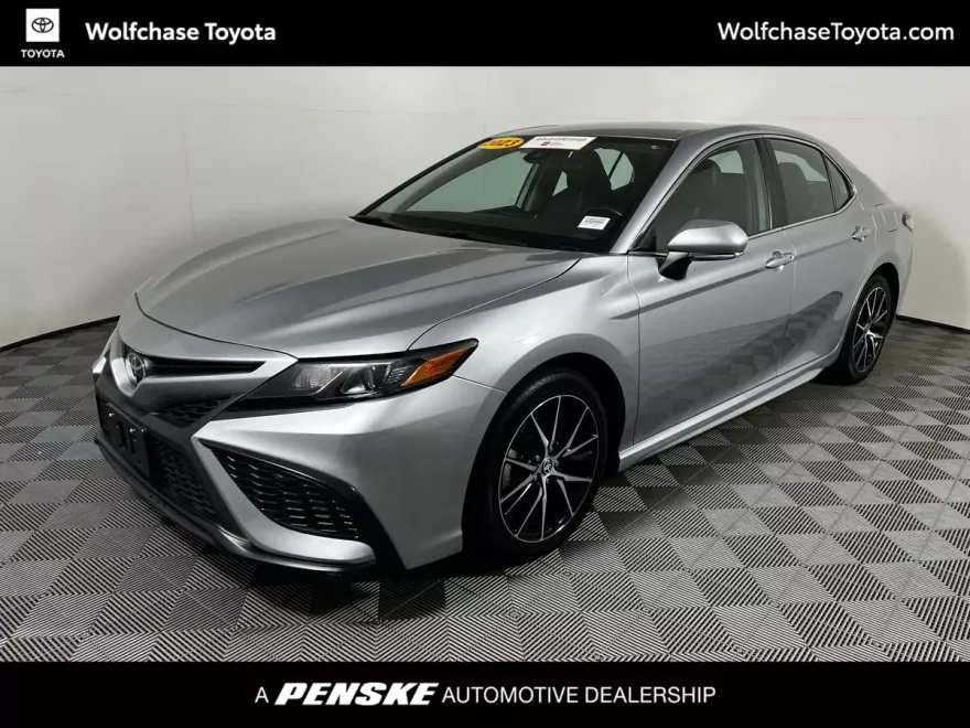 2023 Toyota Camry SE photo 1