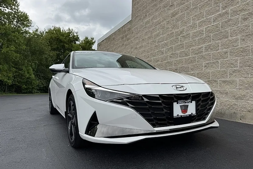 2023 Hyundai Elantra Limited photo 1