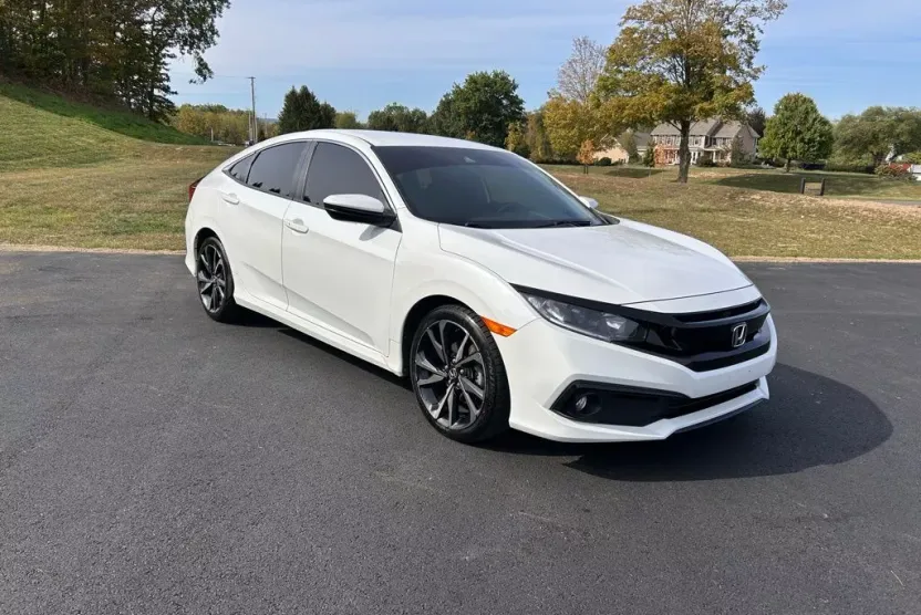 2019 Honda Civic Sport photo 1