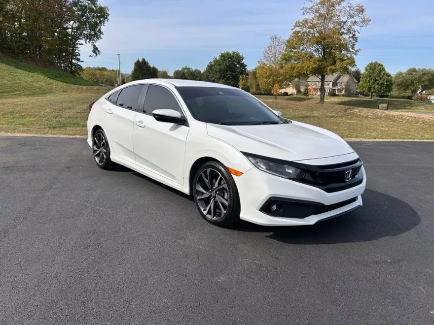 2019 Honda Civic Sport photo 1