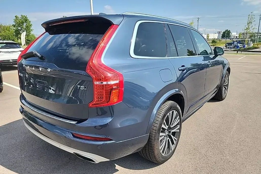 2021 Volvo XC90 T5 Momentum photo 1