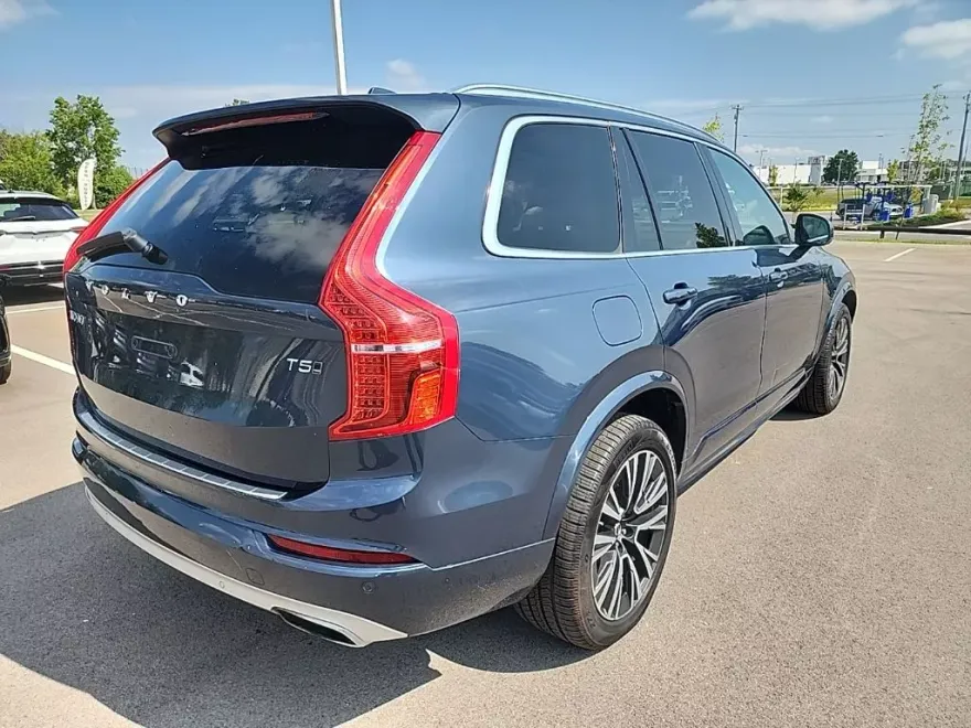 2021 Volvo XC90 T5 Momentum photo 1
