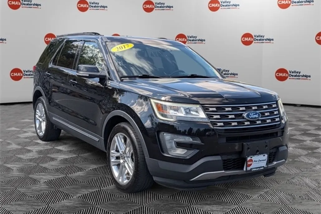 2017 Ford Explorer XLT photo 1