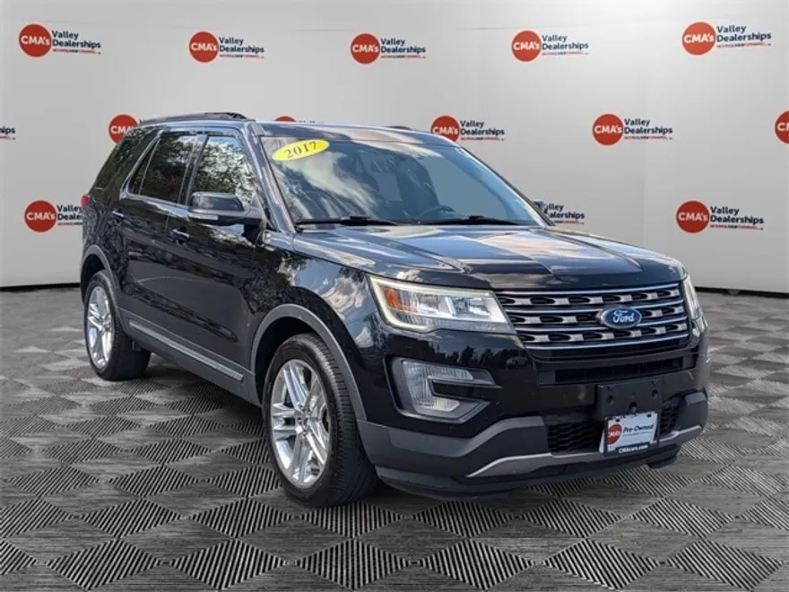 2017 Ford Explorer XLT photo 1