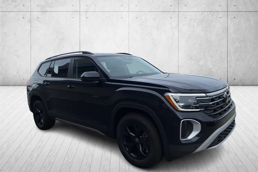 2025 Volkswagen Atlas SE Technology Peak Edition photo 1