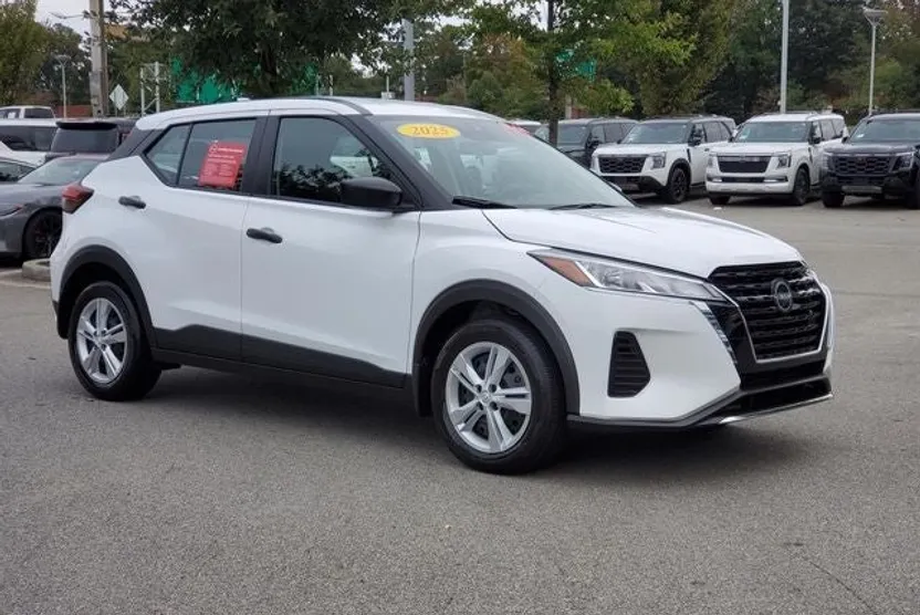 2025 Nissan Kicks Play S photo 1
