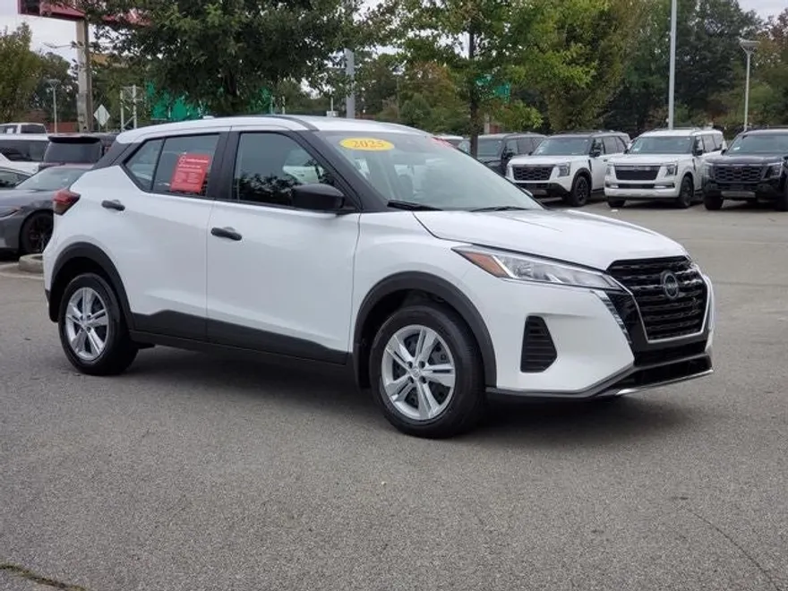 2025 Nissan Kicks Play S photo 1