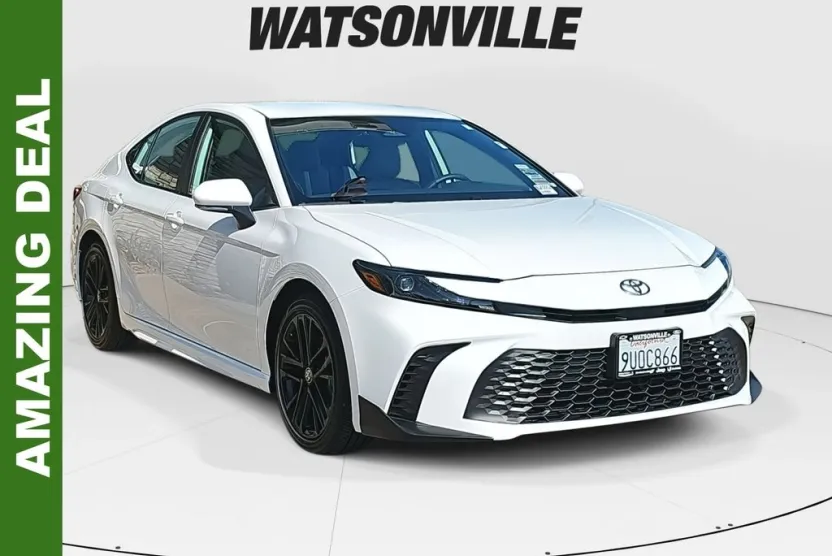 2025 Toyota Camry SE photo 1