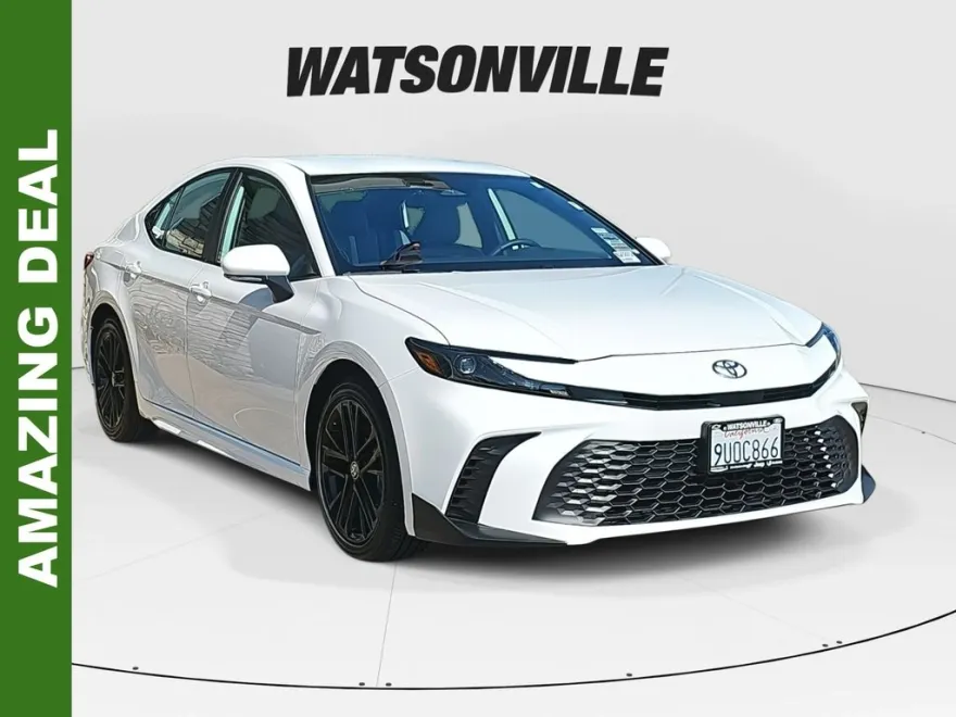 2025 Toyota Camry SE photo 1
