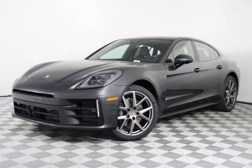 2025 Porsche Panamera 4 photo 1
