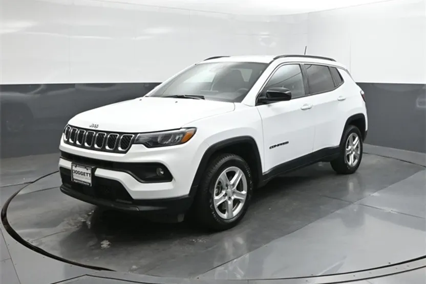 2024 Jeep Compass Latitude photo 1