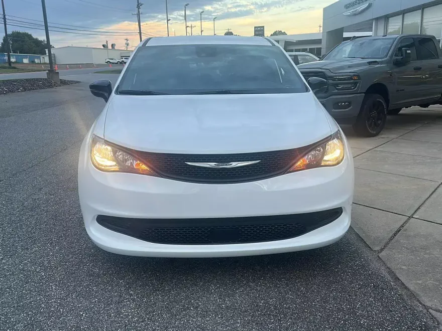 2026 Chrysler Voyager LX photo 1