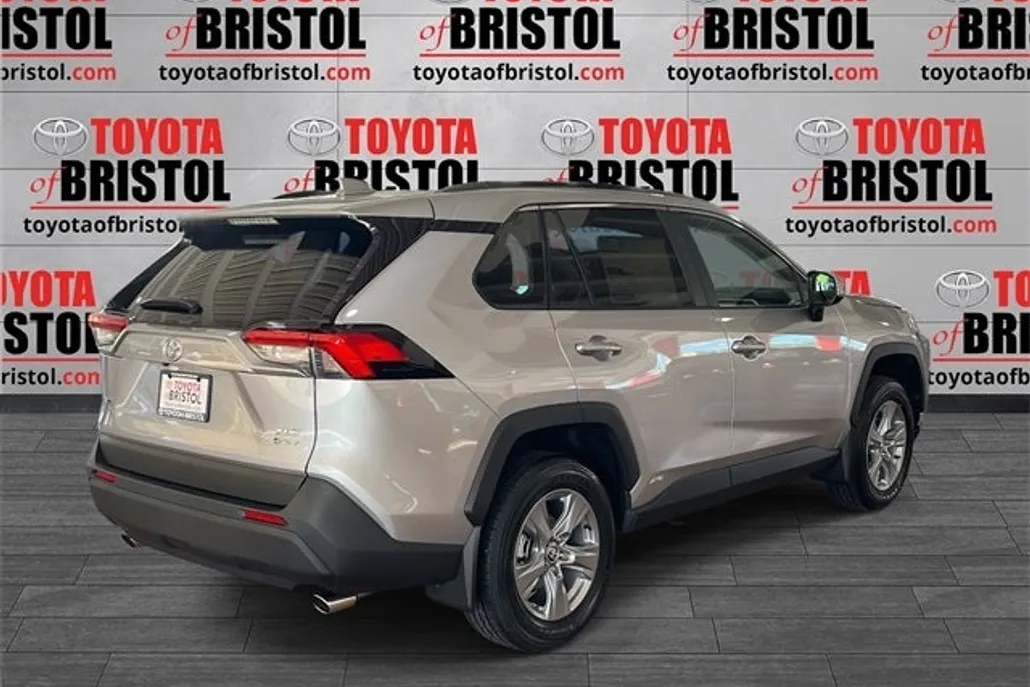 2025 Toyota RAV4 Hybrid XLE photo 1