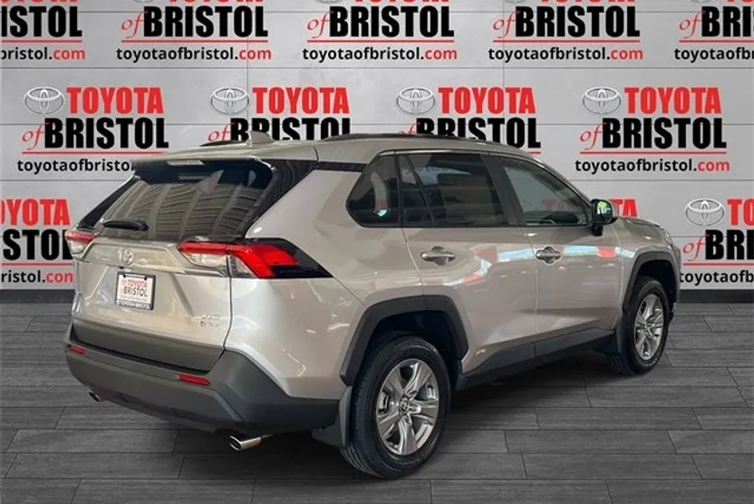 2025 Toyota RAV4 Hybrid XLE photo 1