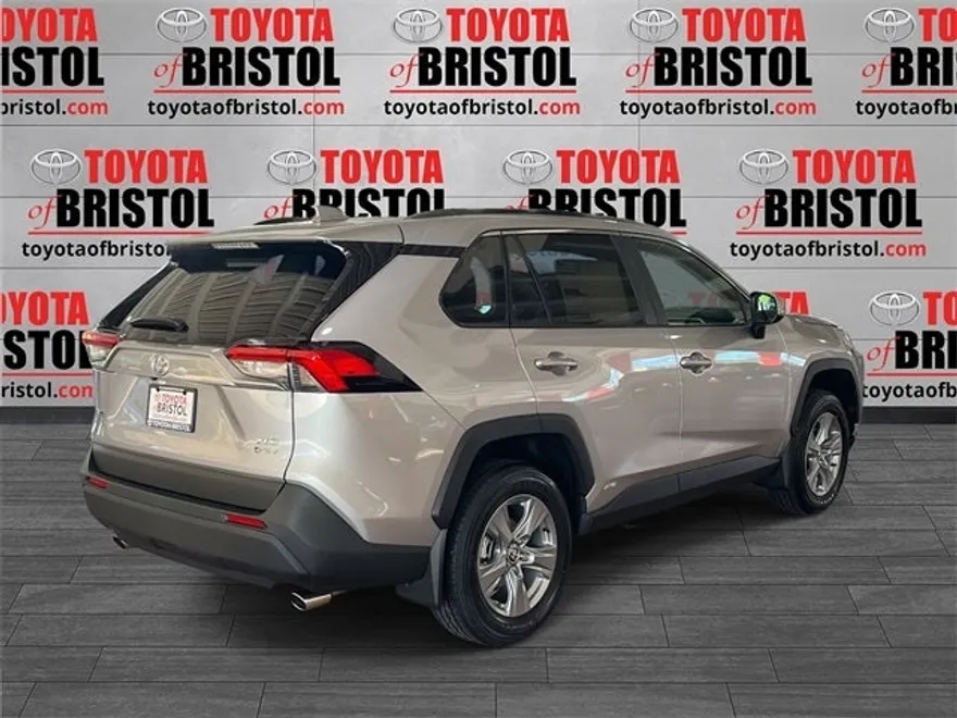 2025 Toyota RAV4 Hybrid XLE photo 1