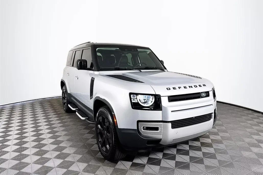 2023 Land Rover Defender 110 S photo 1