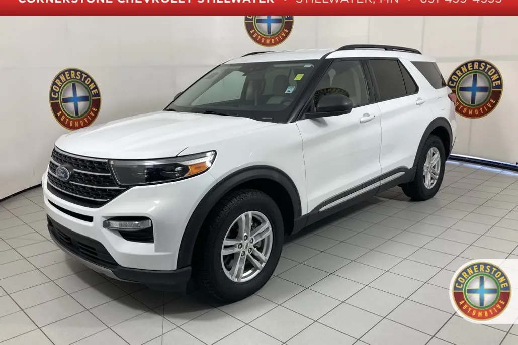 2023 Ford Explorer XLT photo 1