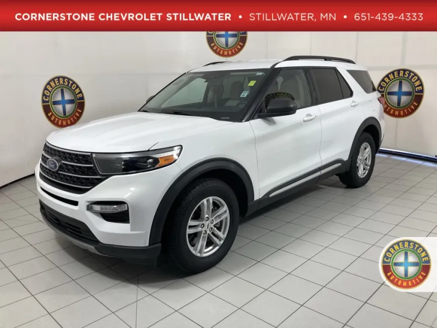 2023 Ford Explorer XLT photo 1