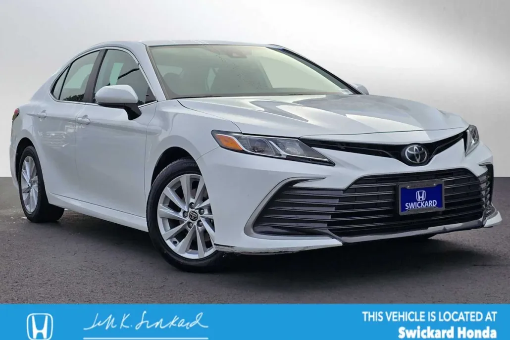 2024 Toyota Camry LE photo 1