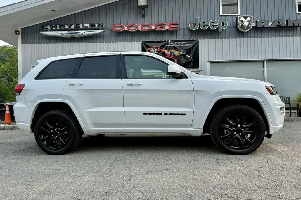 2022 Jeep Cherokee Laredo X photo 1