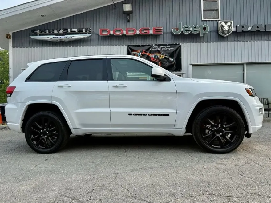 2022 Jeep Cherokee Laredo X photo 1