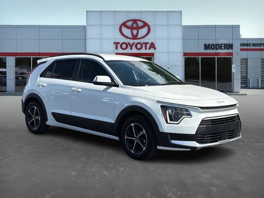 2023 Kia Niro EX photo 1