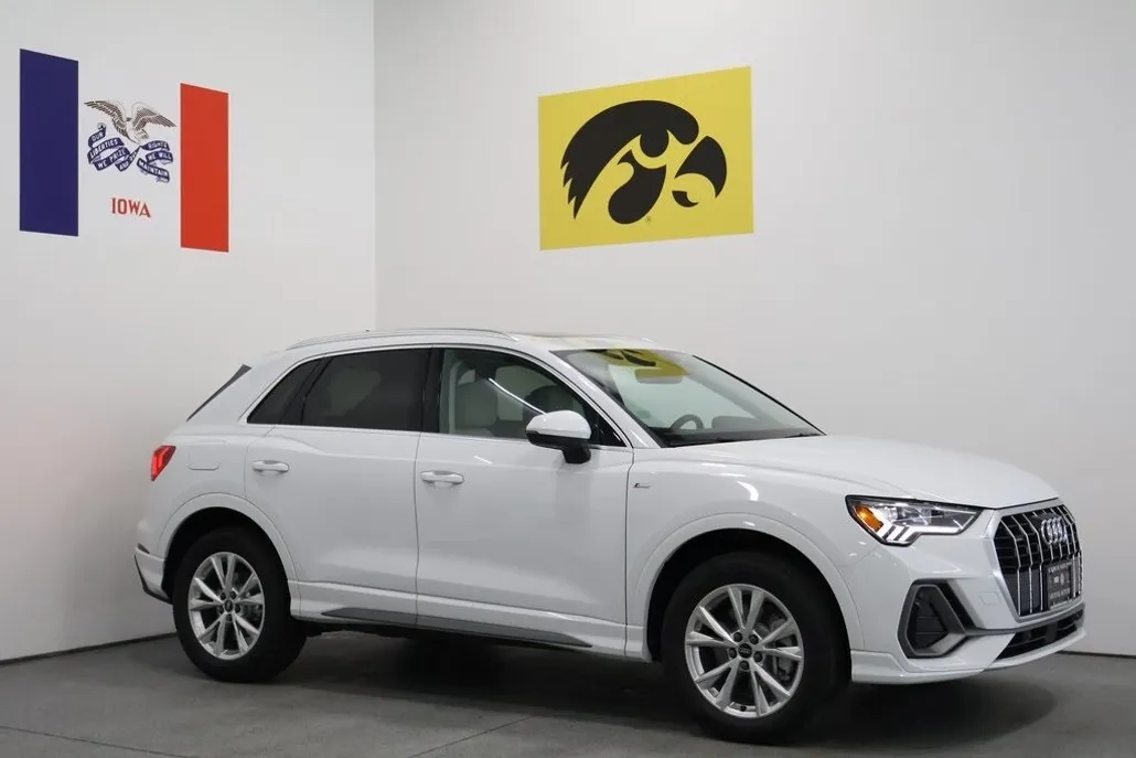 2025 Audi Q3 S line Premium Plus photo 1