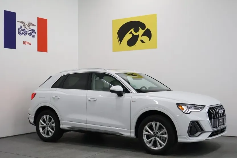 2025 Audi Q3 S line Premium Plus photo 1
