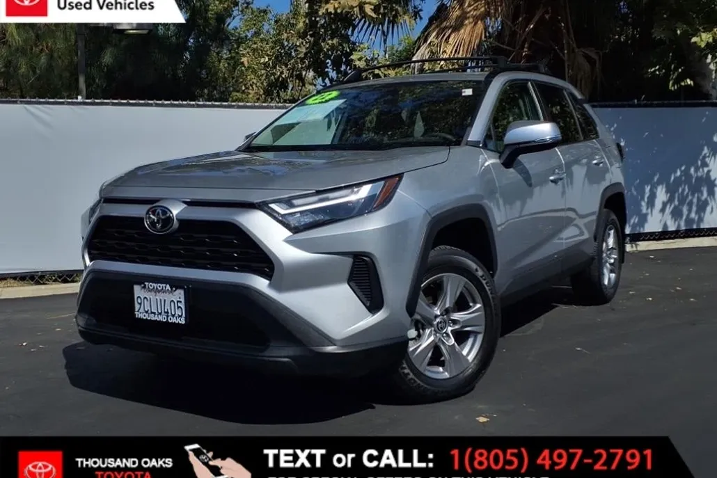 2022 Toyota RAV4 XLE photo 1