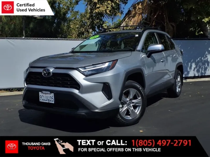 2022 Toyota RAV4 XLE photo 1