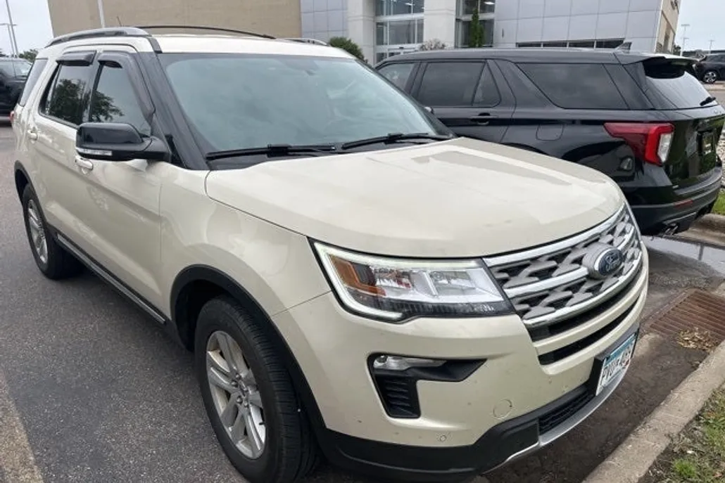 2018 Ford Explorer XLT photo 1