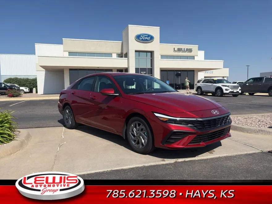 2024 Hyundai Elantra SEL photo 1