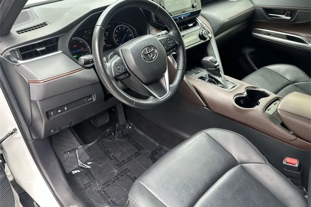 2022 Toyota Venza XLE photo 1