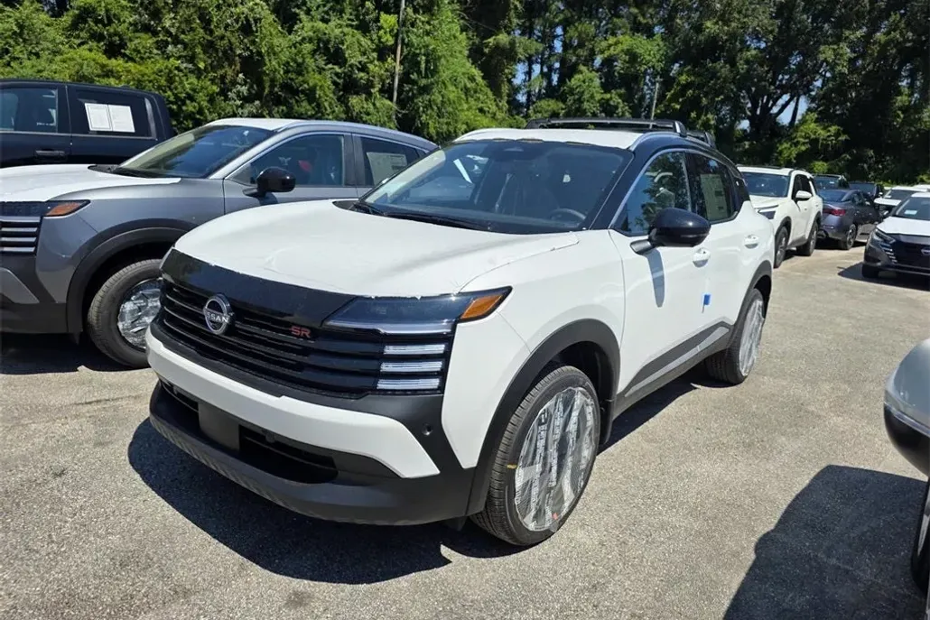 2026 Nissan Kicks SR photo 1