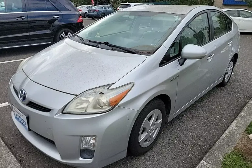 2011 Toyota Prius Two photo 1