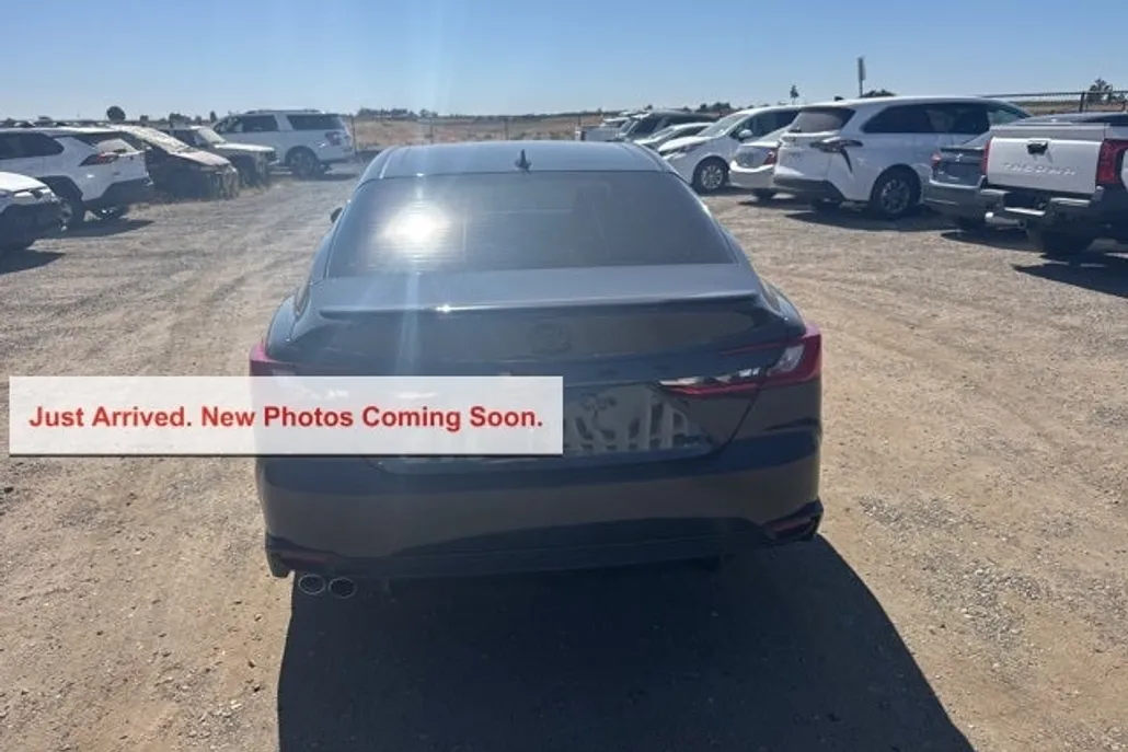 2025 Toyota Camry SE photo 1