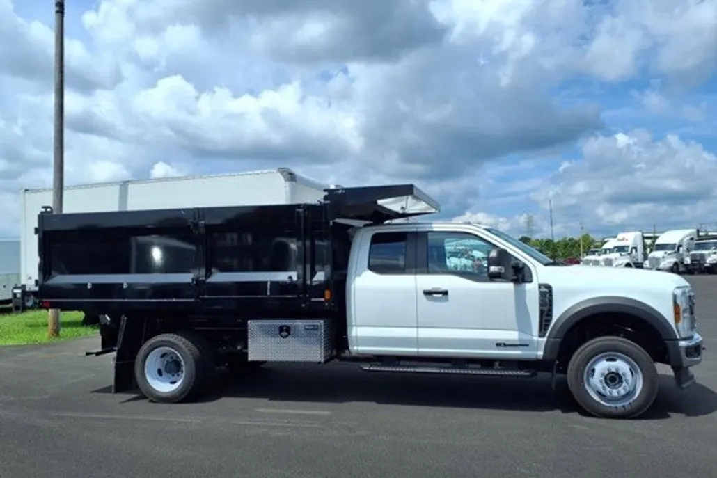 2024 Ford F-550 photo 1