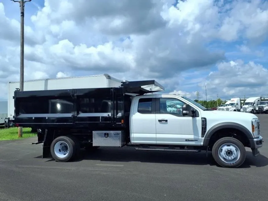 2024 Ford F-550 photo 1