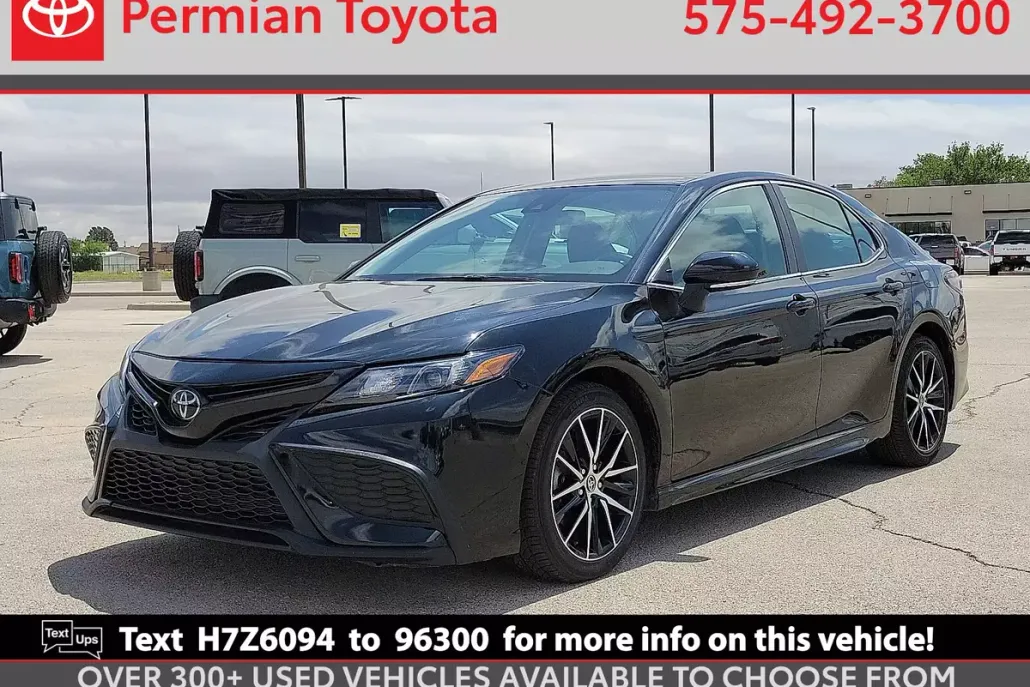 2023 Toyota Camry SE photo 1