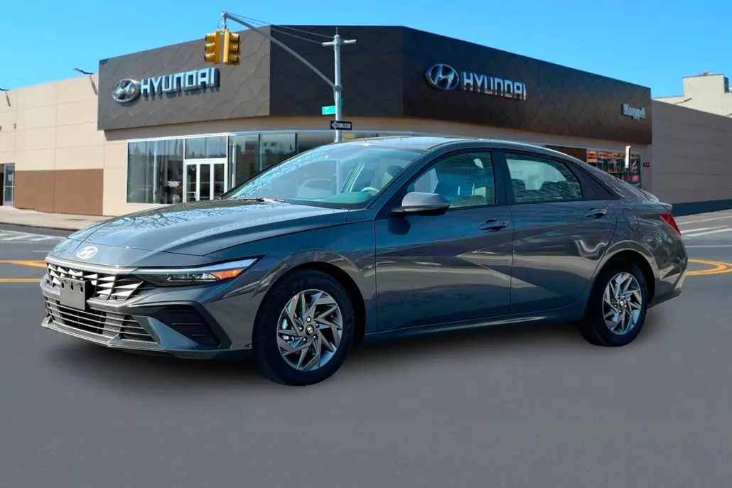 2024 Hyundai Elantra SEL photo 1