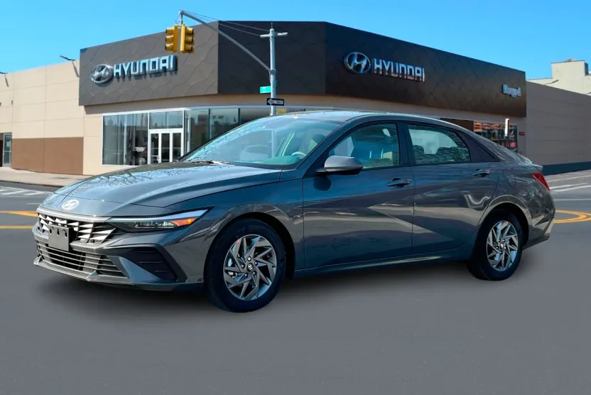 2024 Hyundai Elantra SEL photo 1