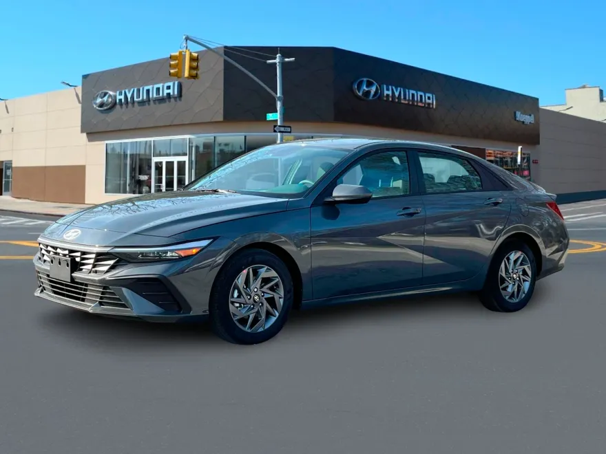 2024 Hyundai Elantra SEL photo 1