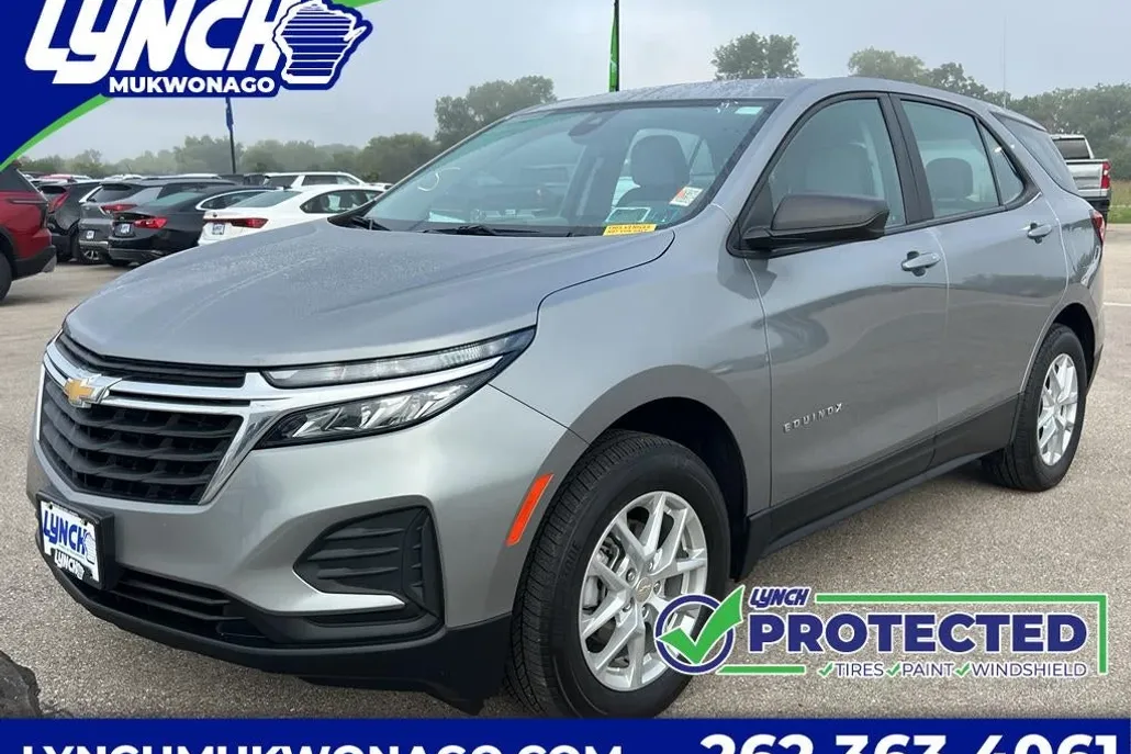 2023 Chevrolet Equinox LS photo 1